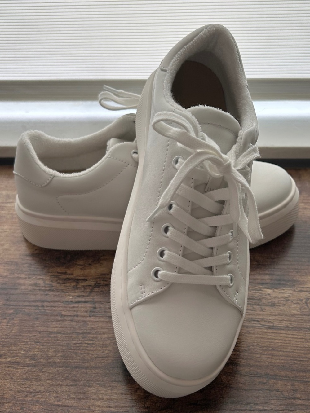 ABEO Walking Shoes - Solid White